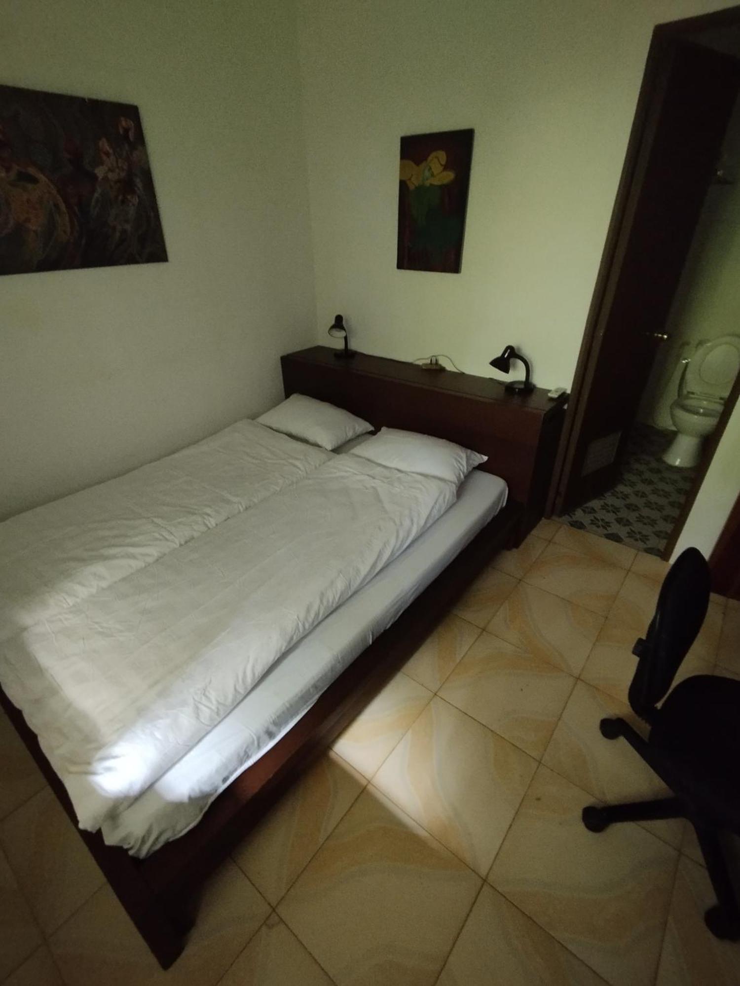 Roger'S Place Guesthouse Manoc-Manoc